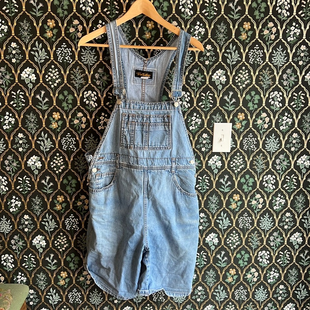 Team Tactics Vintage Denim overall shorts